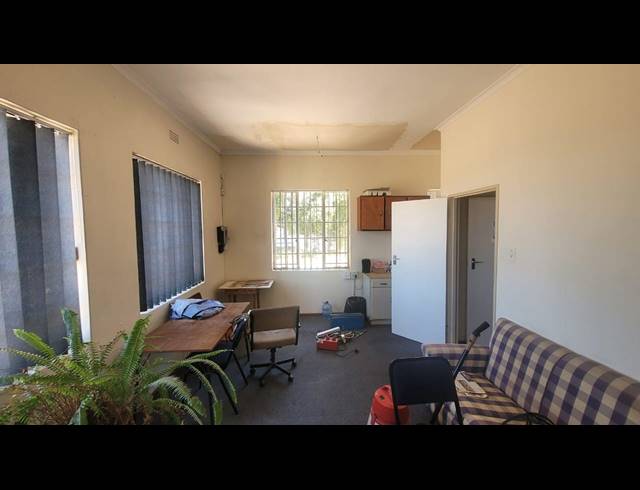 650M² WAREHOUSE TO LET IN ATLANTIS CENTRAL